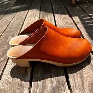 Bryr Mid Heel Clog